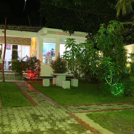 Lotus Dreams Guesthouse เวลิกามา ภายนอก รูปภาพ