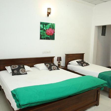 Lotus Dreams Guesthouse เวลิกามา ภายนอก รูปภาพ